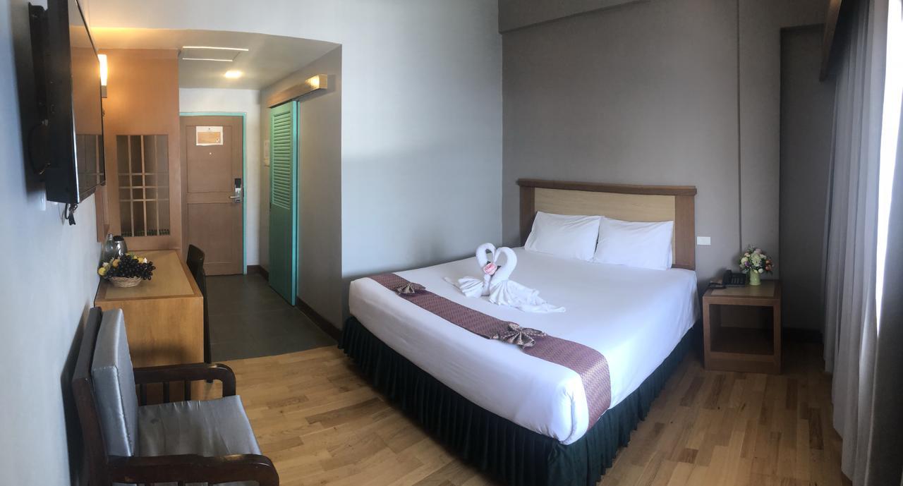 D-One Hotel Хатъяй Экстерьер фото