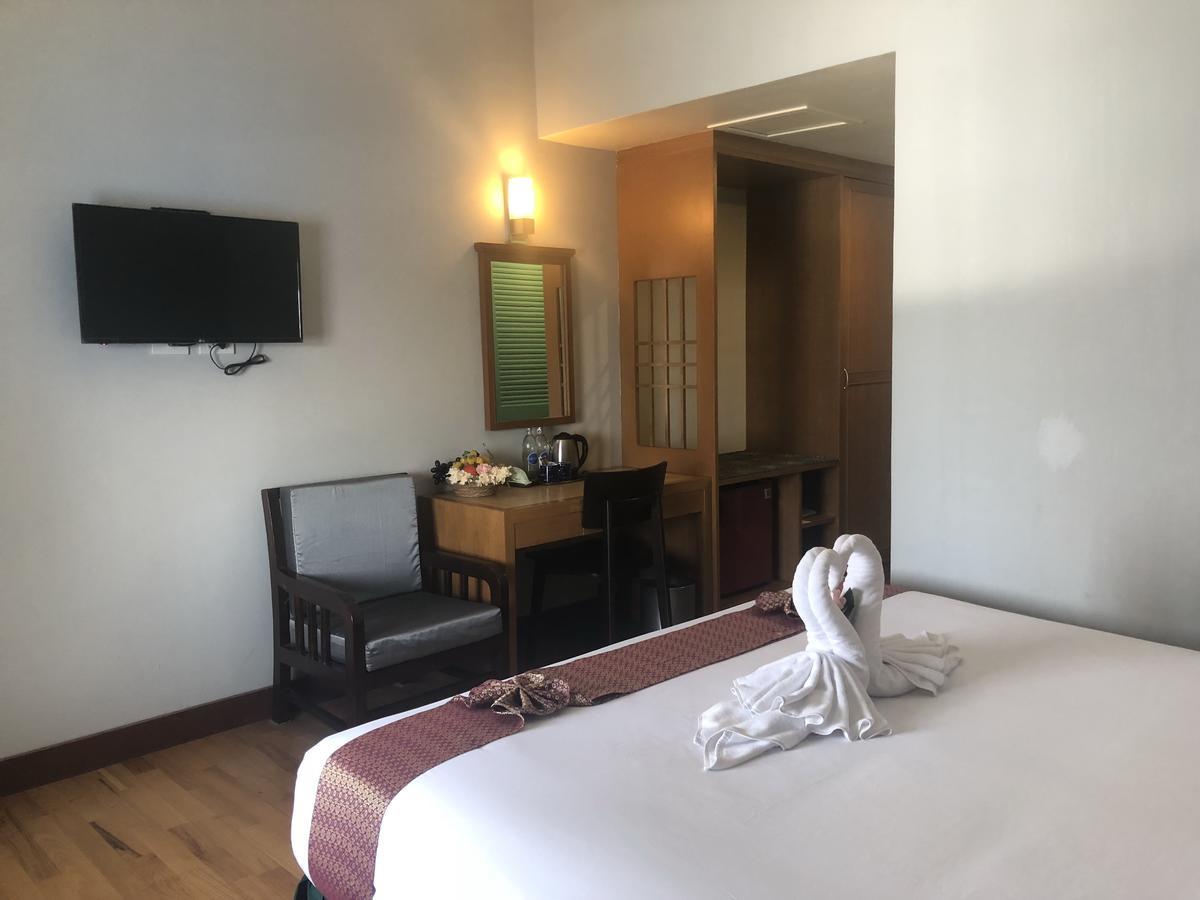 D-One Hotel Хатъяй Экстерьер фото