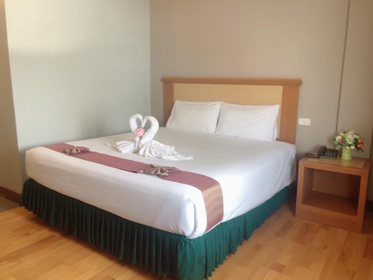 D-One Hotel Хатъяй Экстерьер фото
