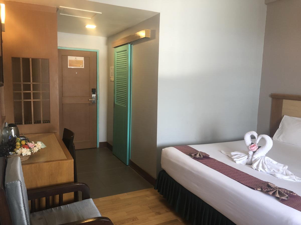 D-One Hotel Хатъяй Экстерьер фото