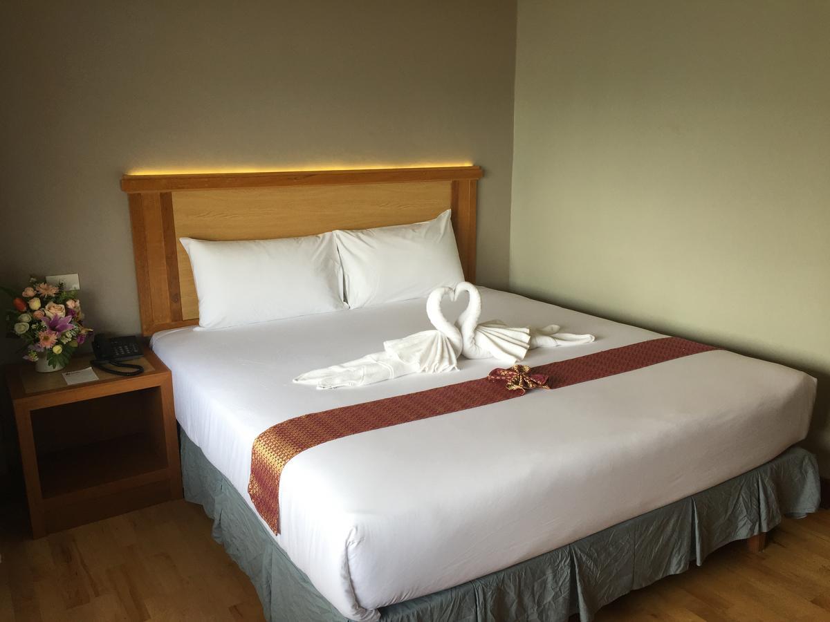 D-One Hotel Хатъяй Экстерьер фото