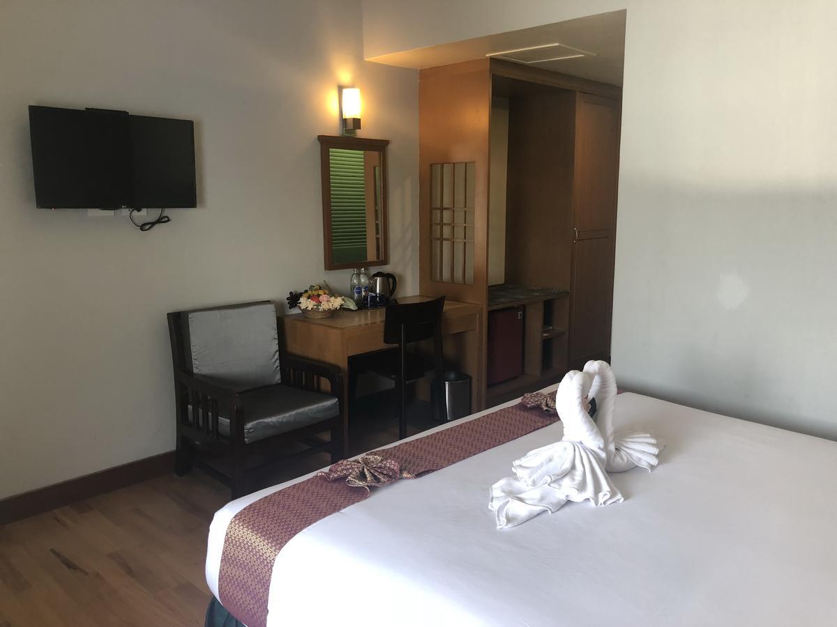 D-One Hotel Хатъяй Экстерьер фото