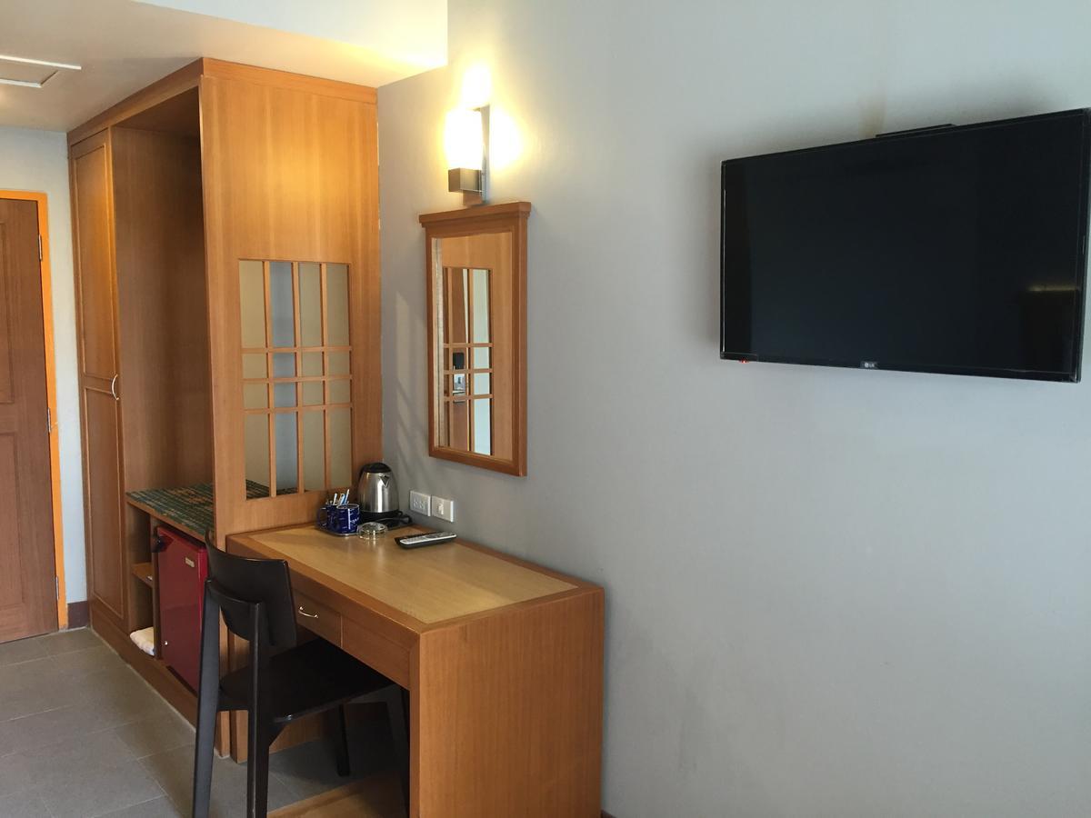 D-One Hotel Хатъяй Экстерьер фото