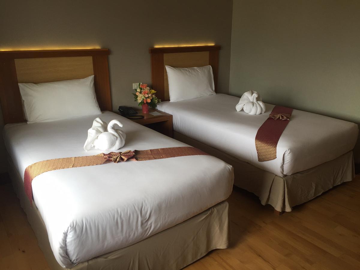 D-One Hotel Хатъяй Экстерьер фото