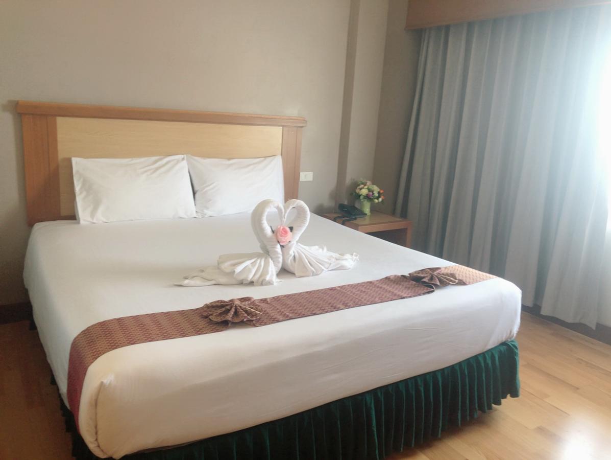 D-One Hotel Хатъяй Экстерьер фото