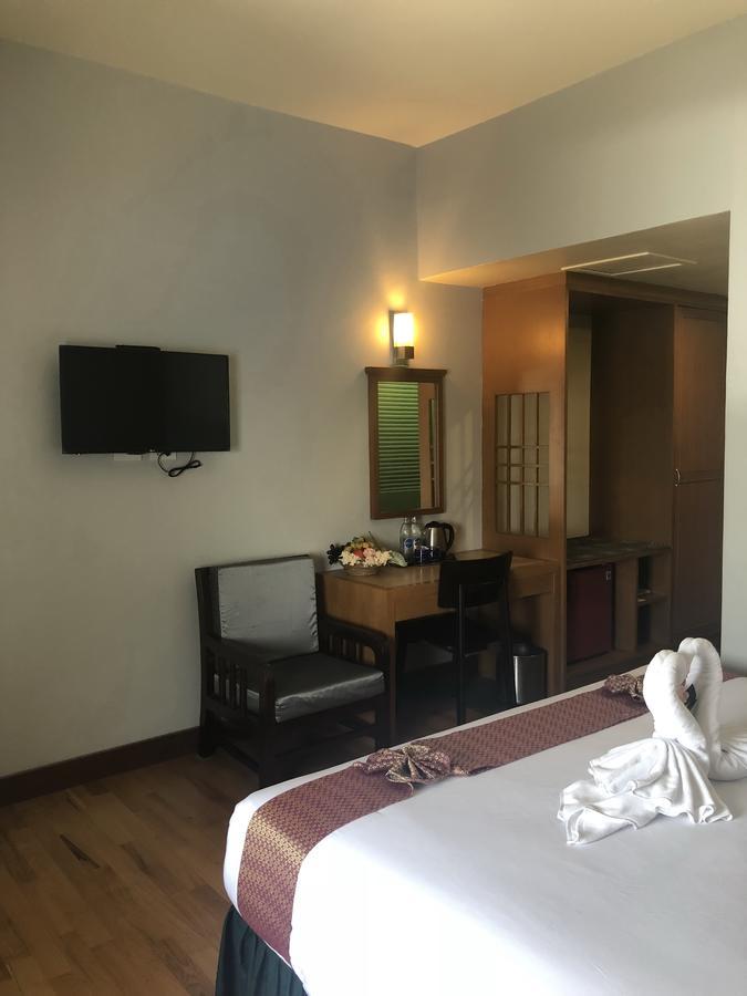 D-One Hotel Хатъяй Экстерьер фото