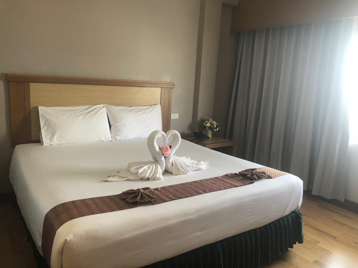 D-One Hotel Хатъяй Экстерьер фото