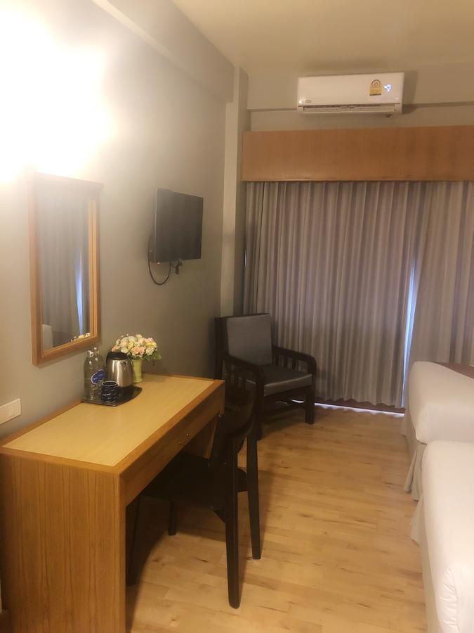 D-One Hotel Хатъяй Экстерьер фото