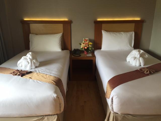D-One Hotel Хатъяй Экстерьер фото
