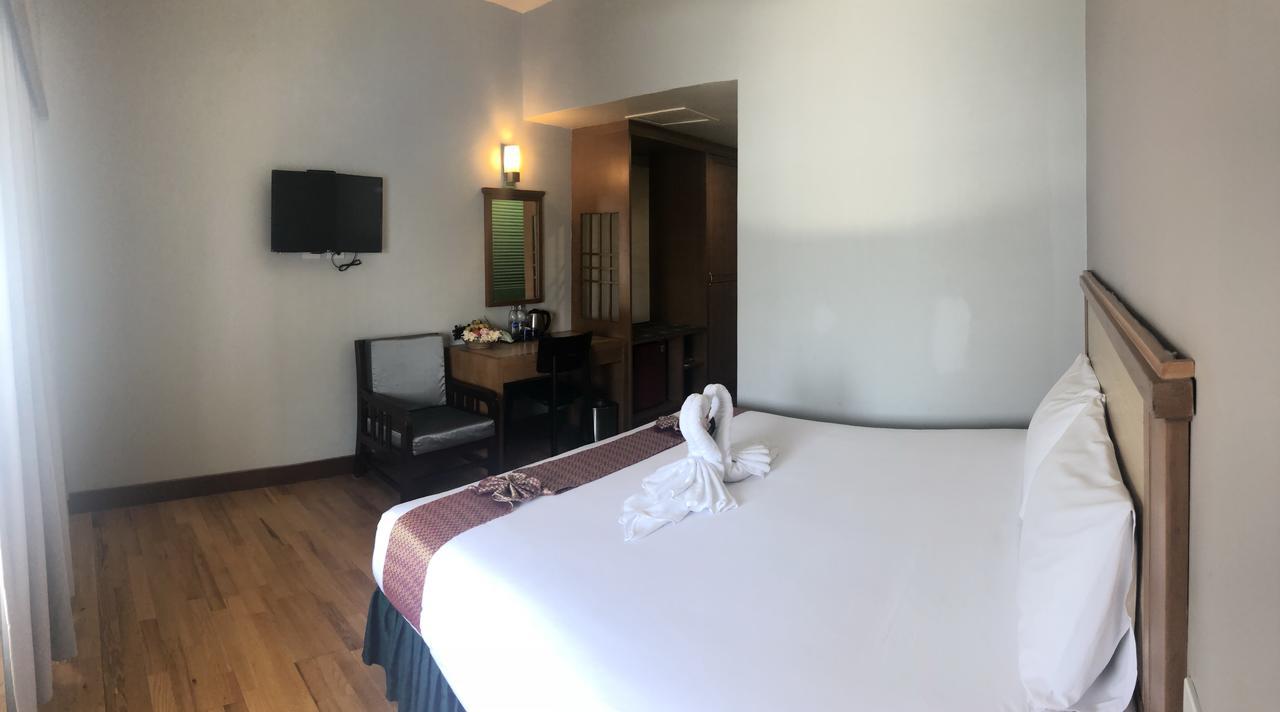 D-One Hotel Хатъяй Экстерьер фото