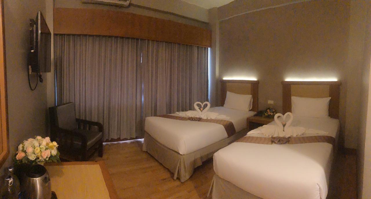 D-One Hotel Хатъяй Экстерьер фото