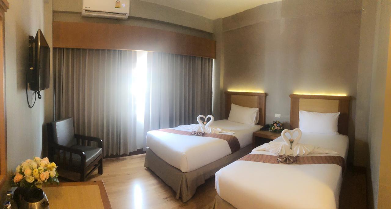 D-One Hotel Хатъяй Экстерьер фото