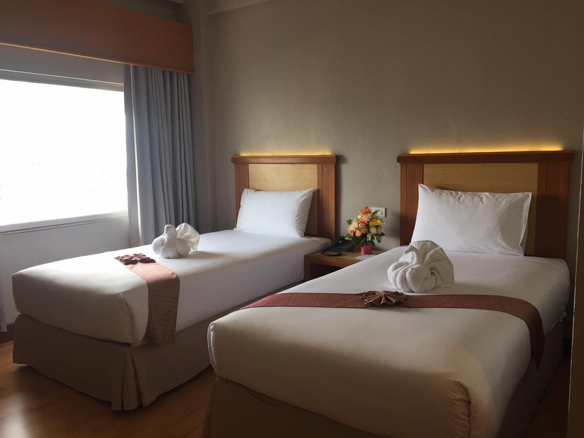 D-One Hotel Хатъяй Экстерьер фото